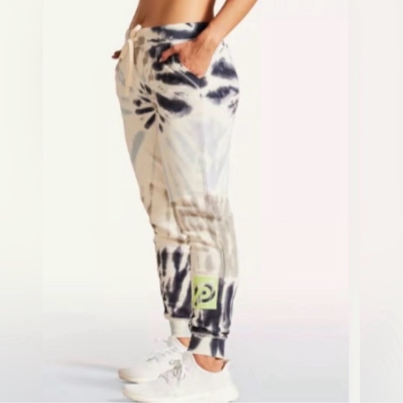 Peloton Women’s Large Tie-dye Sweatshirt & Sweatpants Set - Picture 3 of 11